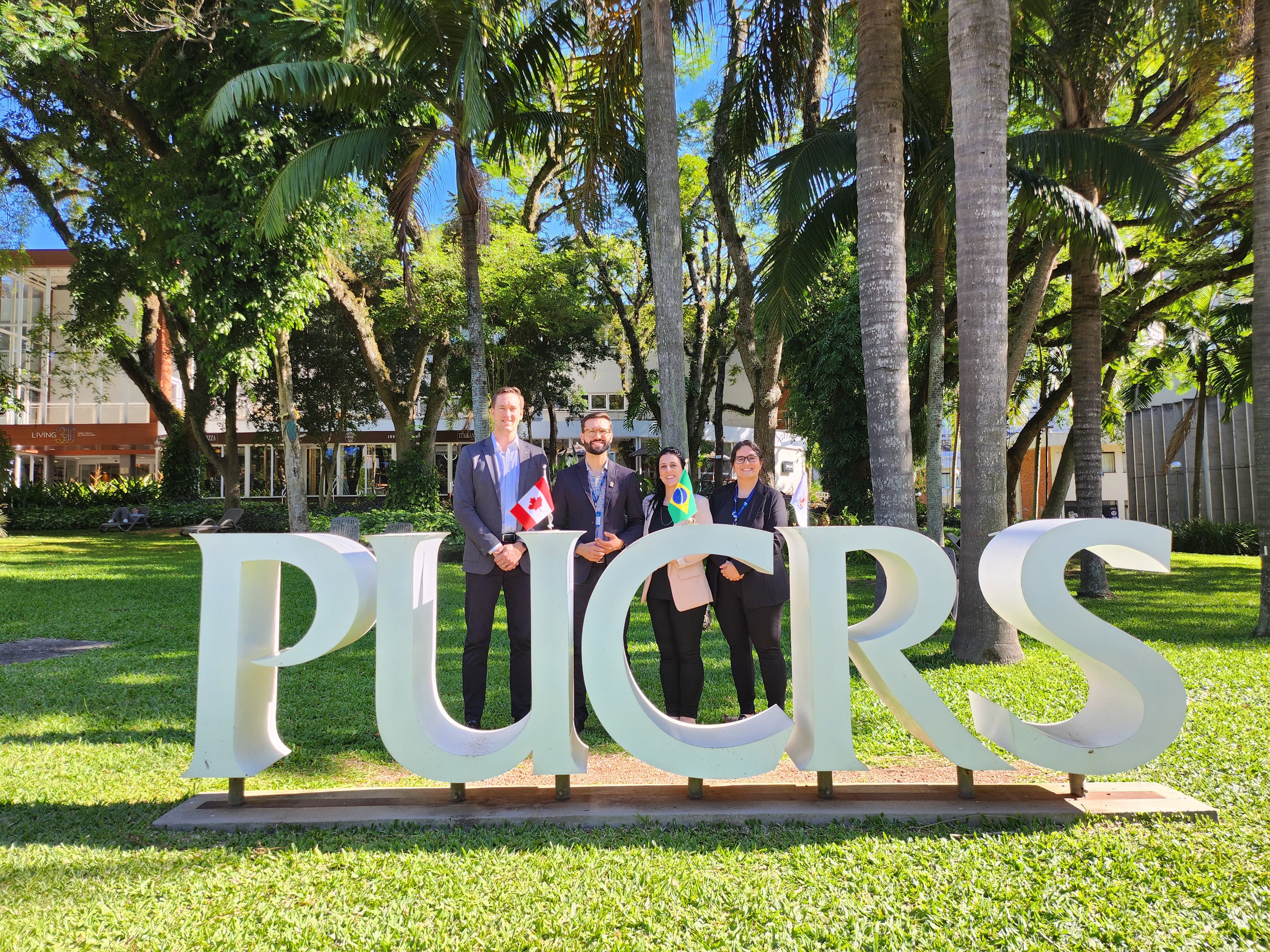 PUCRS welcomes Canadian Vice-consul to strengthen international cooperation ties