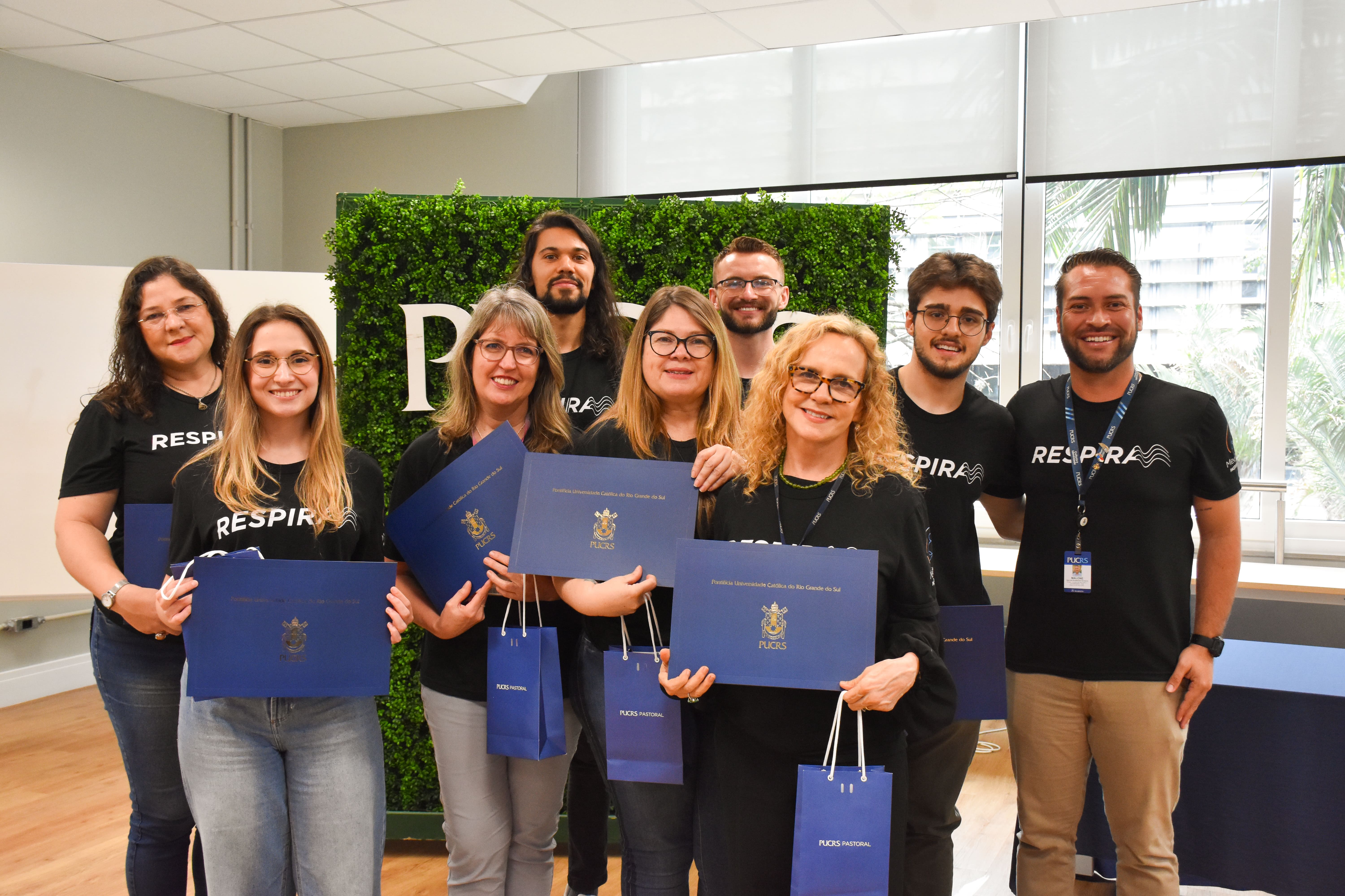 Entrega de certificados marca a formatura da 2ª turma da Escola Meditatio